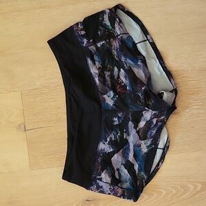 Lululemon Speed Short 2" size 6